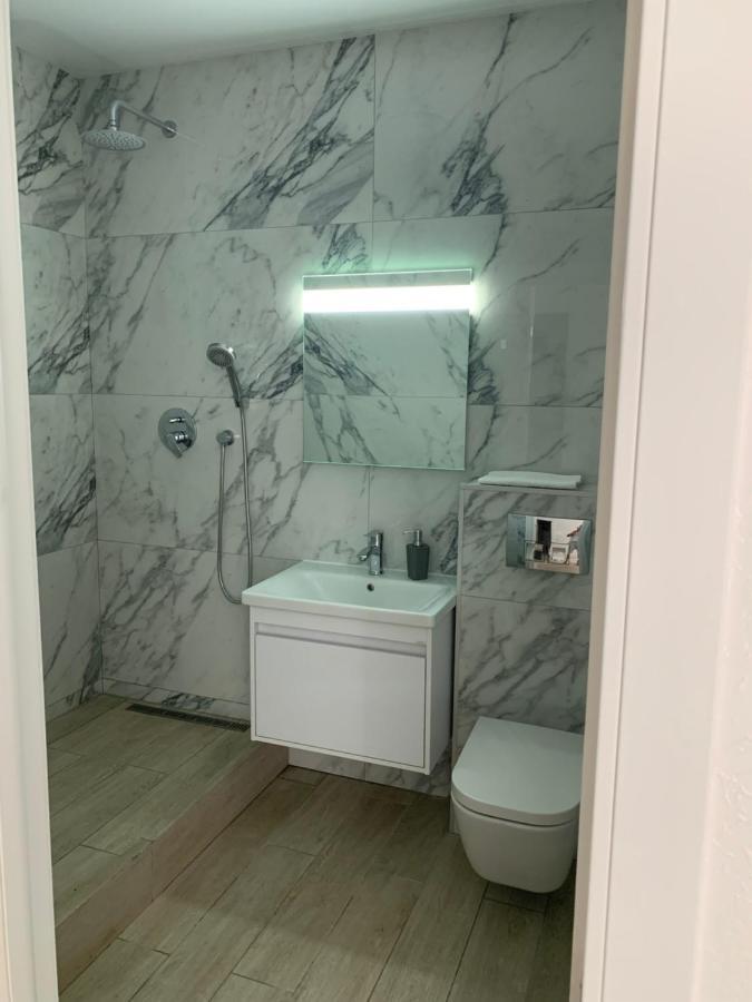 New 3 Rooms Apartment Near The Metro Station Kijów Zewnętrze zdjęcie